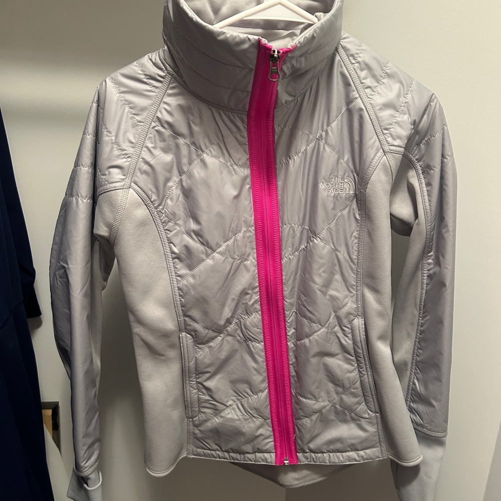 The North Face Light Gray Puffer Jacket with Bright Pink Zipper
